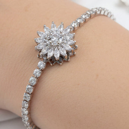Silver Chain Bracelet with Rotatable Pendant